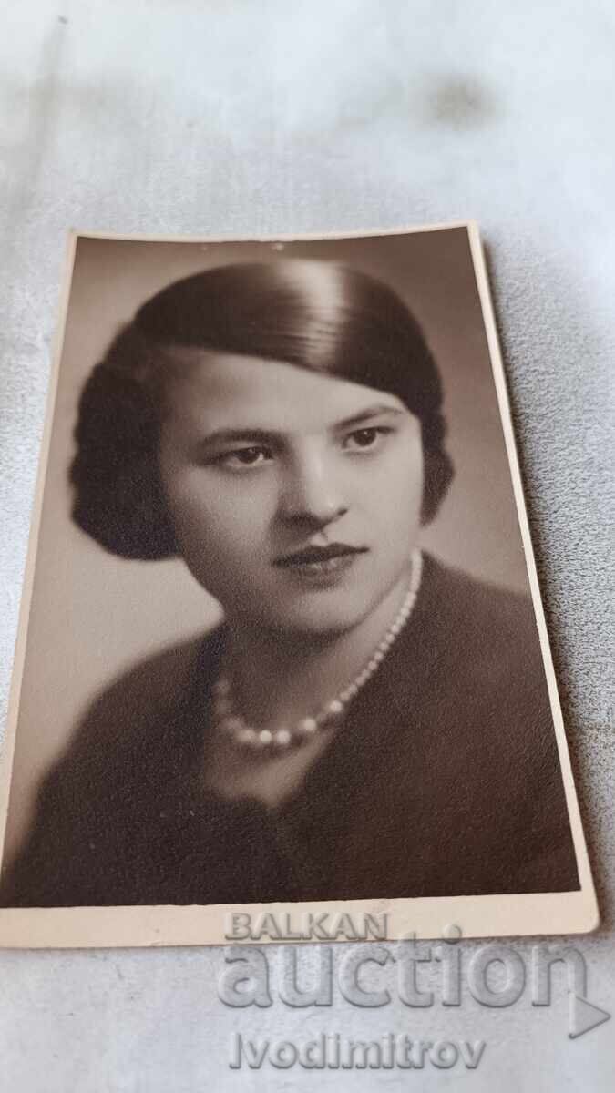 Снимка Младо момиче