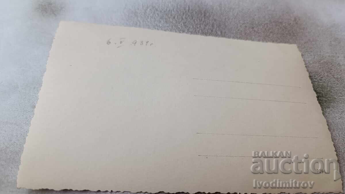 Снимка Малко момиченце с цена 1.45 лв. | € 0.74 Снимка Малко момиченце с цена 1.45 лв. | € 0.74