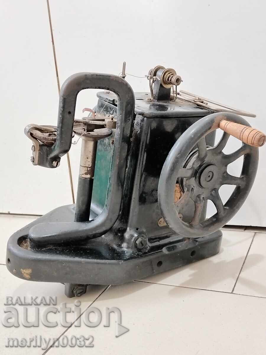 Old manual sewing machine "SINGER", RARE RRR, working with price 186.00 BGN | € 95.10 Old manual sewing machine "SINGER", RARE RRR, working with price 186.00 BGN | € 95.10