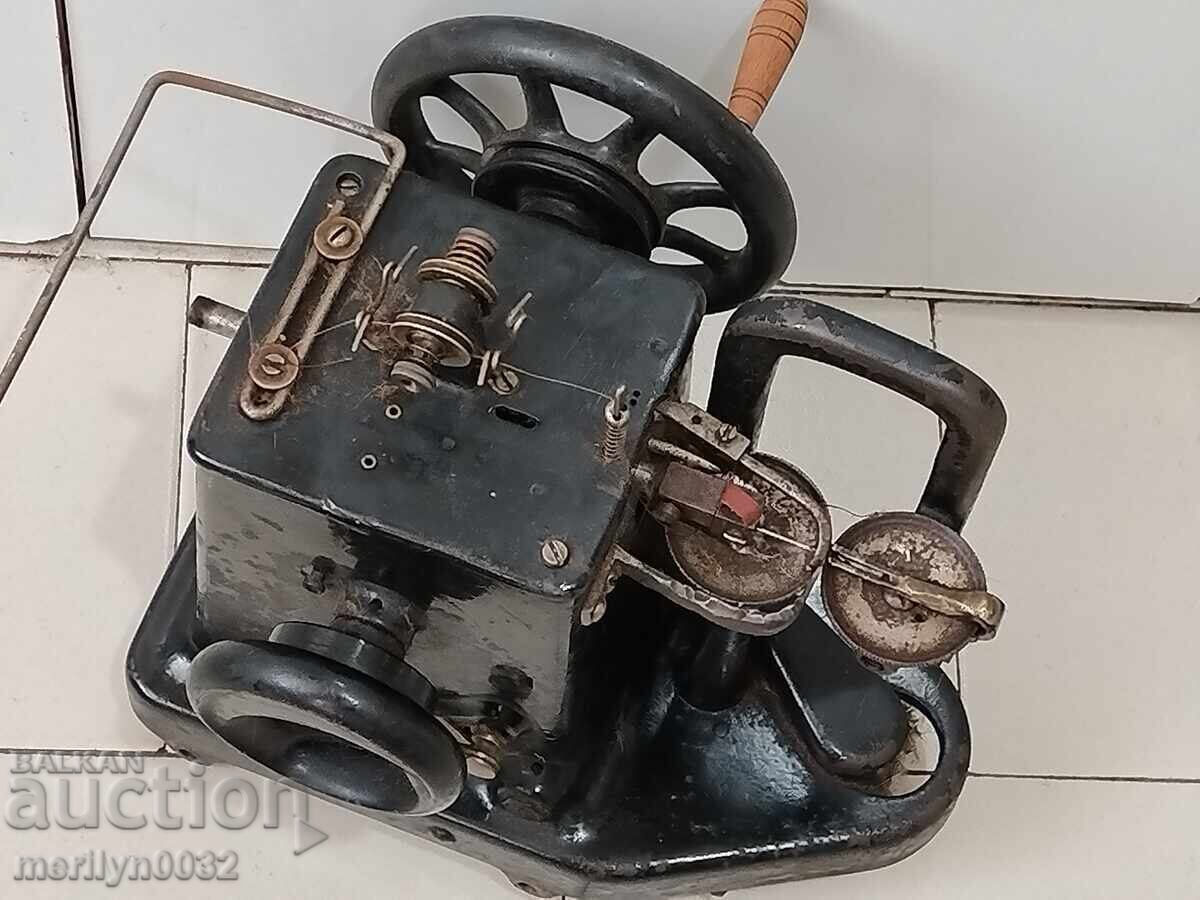 Auction Old manual sewing machine "SINGER", RARE RRR, working Auction Old manual sewing machine "SINGER", RARE RRR, working