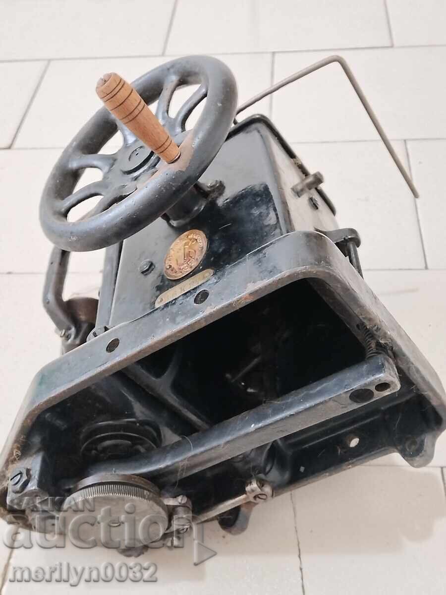 Delivery of Old manual sewing machine "SINGER", RARE RRR, working Delivery of Old manual sewing machine "SINGER", RARE RRR, working