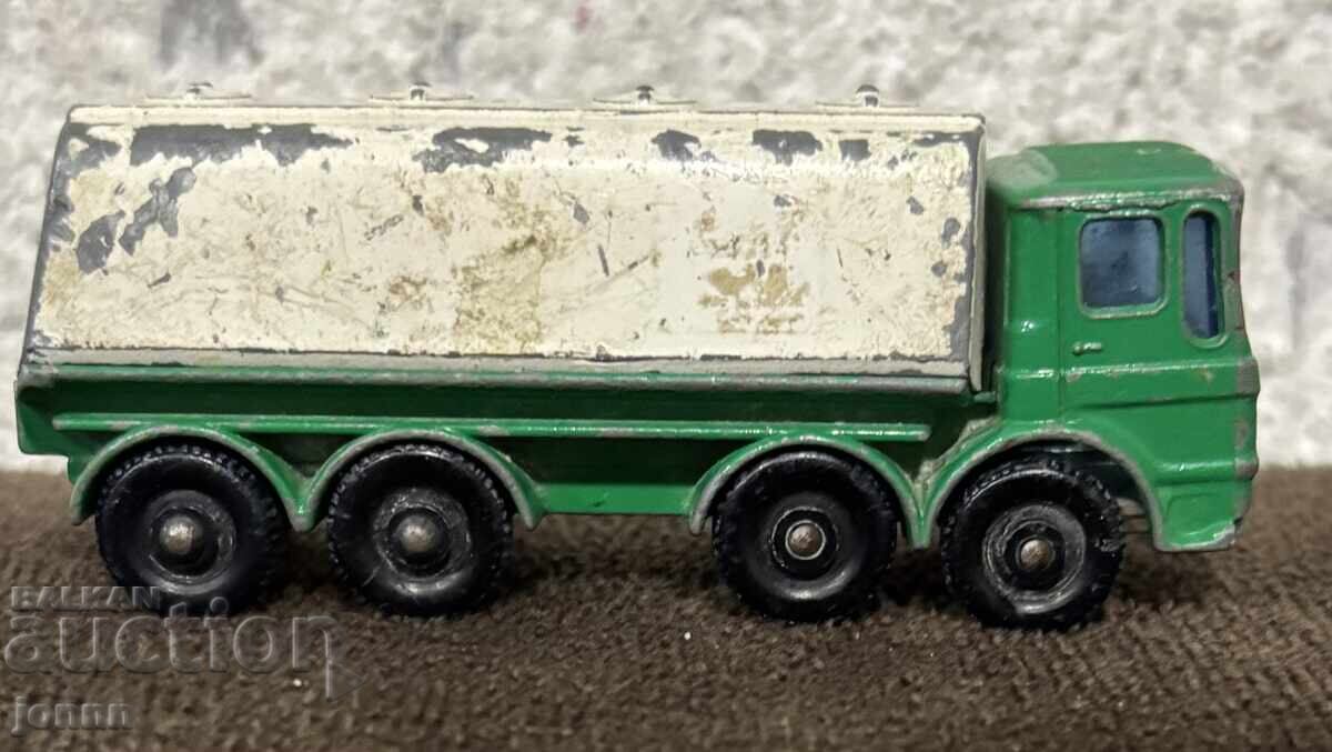 1960  Lesney Matchbox No. 32 Leyland Petrol Tanker England