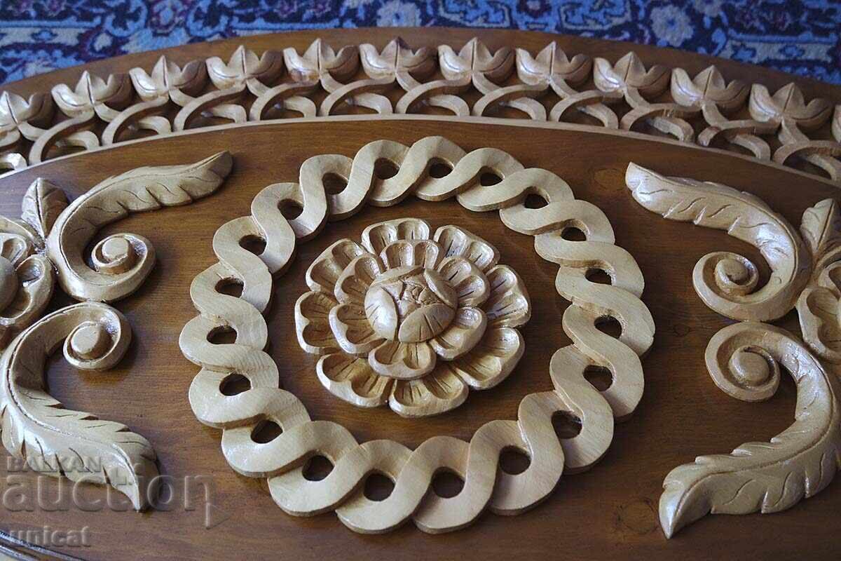 Rozetă - elipsă, sculptură în lemn pentru decorarea tavanului cu preț 44000.00 BGN | € 22496.84 Rozetă - elipsă, sculptură în lemn pentru decorarea tavanului cu preț 44000.00 BGN | € 22496.84