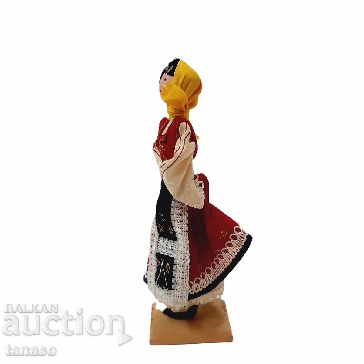 Βουλγαρική οικιακή κούκλα, 22 cm (5,2) με τιμή 25.00 BGN | € 12.78 Βουλγαρική οικιακή κούκλα, 22 cm (5,2) με τιμή 25.00 BGN | € 12.78