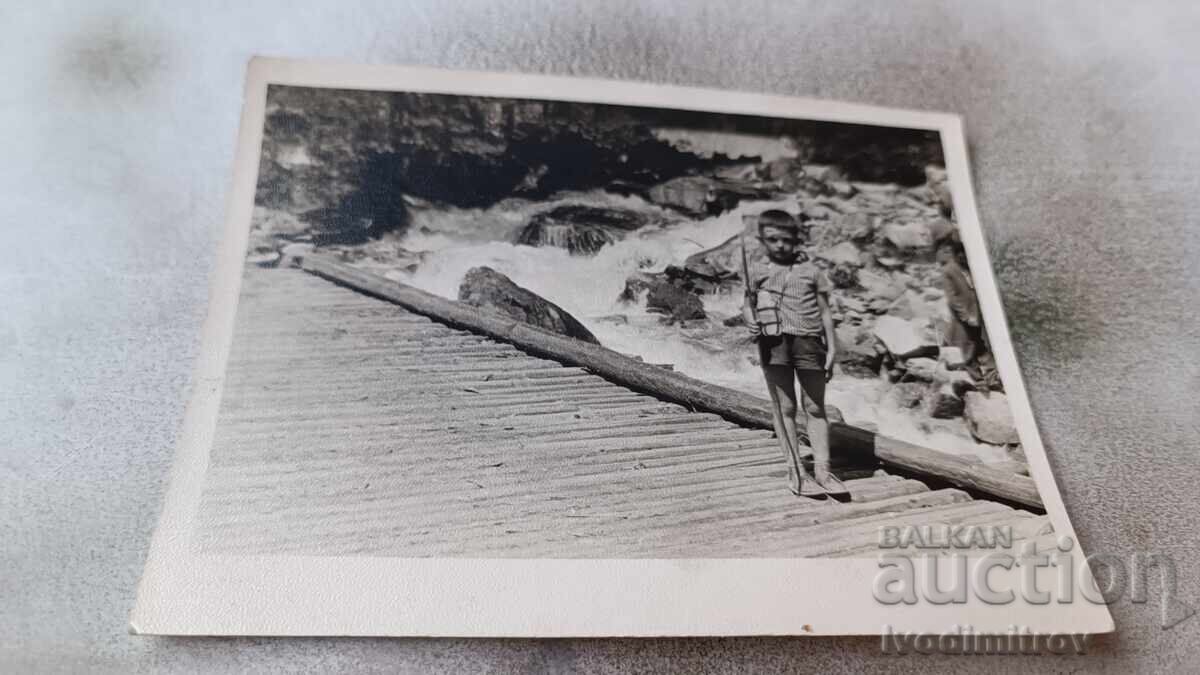 Fotografie Kostenets Momchentse pe un pod peste un râu