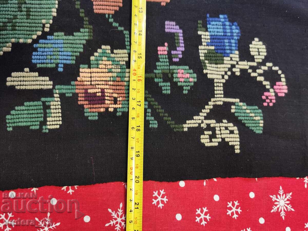 НАРОДНА НОСИЯ - ПРЕСТИЛКА с цена 30.00 лв. | € 15.34 НАРОДНА НОСИЯ - ПРЕСТИЛКА с цена 30.00 лв. | € 15.34