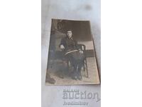 Photo Young girl sitting on a chair