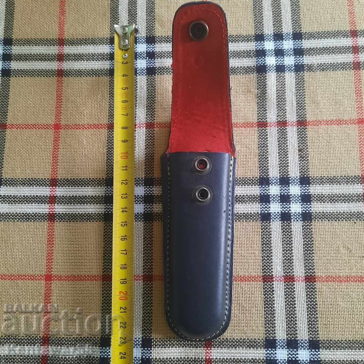 Licitație Husa din piele (cutie) pentru un cutit pliant - nou.