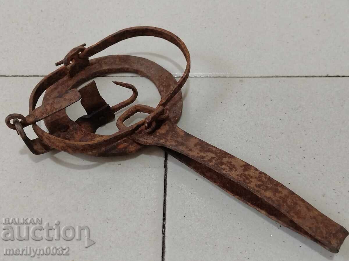Livrarea Capcană veche forjată manual, primitivă din fier forjat Livrarea Capcană veche forjată manual, primitivă din fier forjat