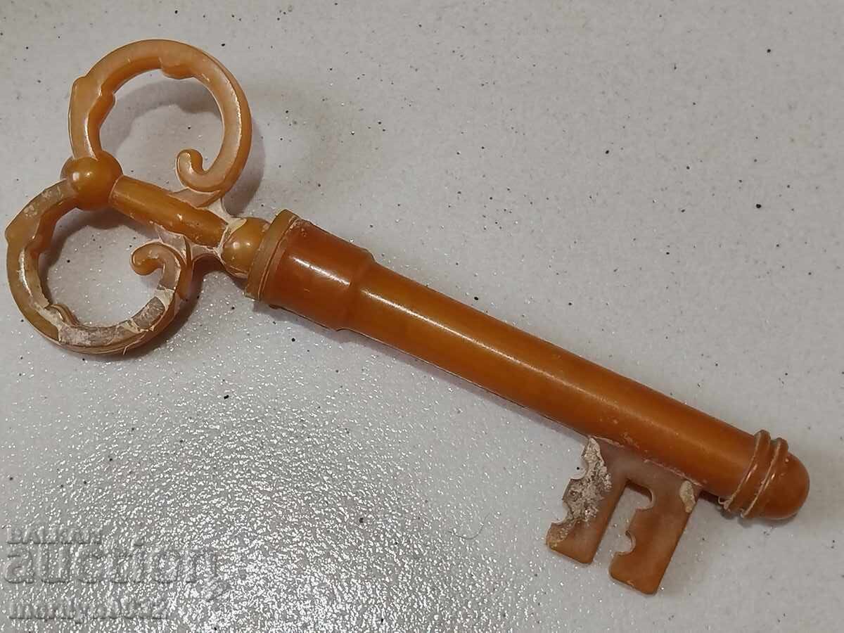 Παλιός βακελίτης τιρμπουσόν 40-50 ετών NRB με τιμή 45.00 BGN | € 23.01 Παλιός βακελίτης τιρμπουσόν 40-50 ετών NRB με τιμή 45.00 BGN | € 23.01