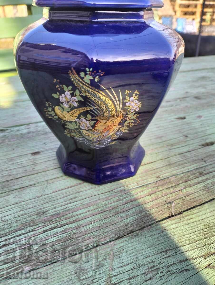 Порцеланова бонбониера с цена 39.99 лв. | € 20.45 Порцеланова бонбониера с цена 39.99 лв. | € 20.45