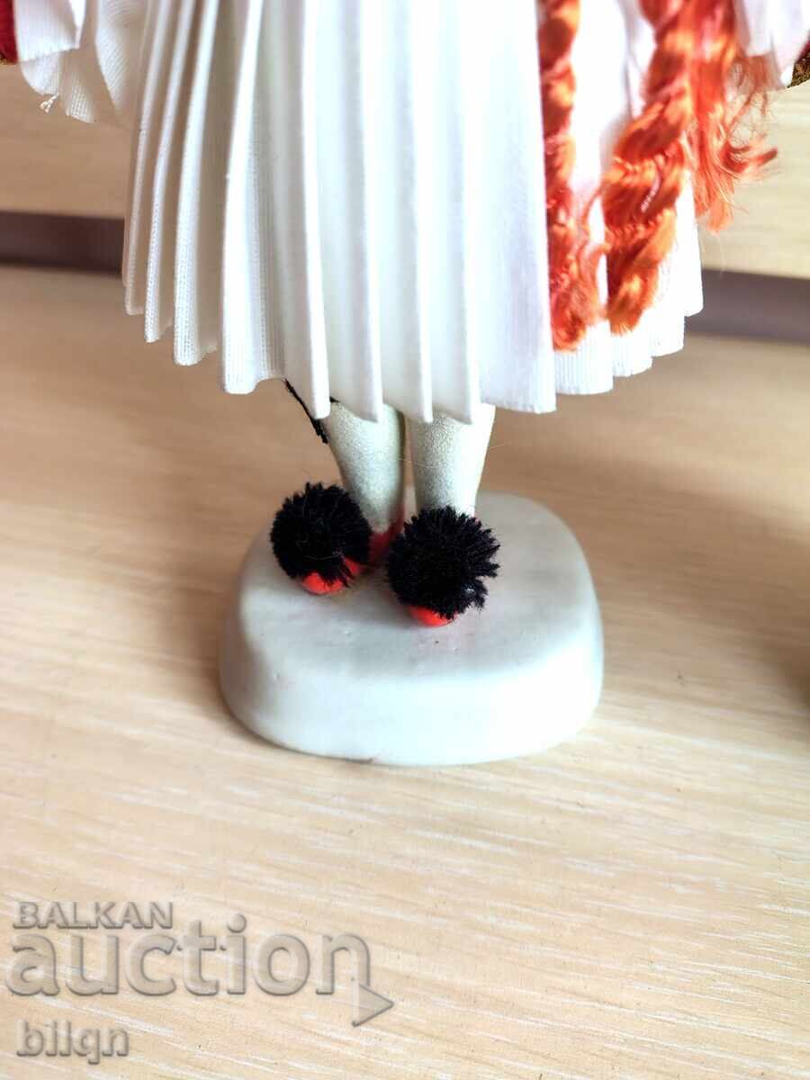 Auction Collectible Porcelain Figures National Costumes Auction Collectible Porcelain Figures National Costumes