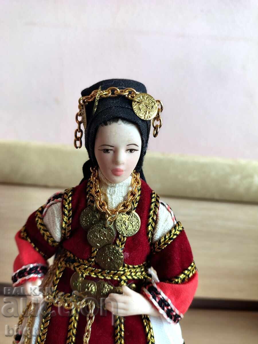 Delivery of Collectible Porcelain Figures National Costumes Delivery of Collectible Porcelain Figures National Costumes