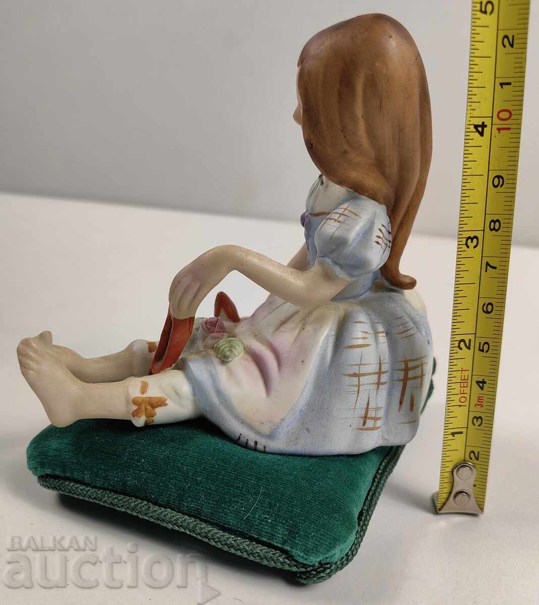 BAREFOOT GIRL PORCELAIN FIGURE PORCELAIN STATUETTE - 5 BAREFOOT GIRL PORCELAIN FIGURE PORCELAIN STATUETTE - 5
