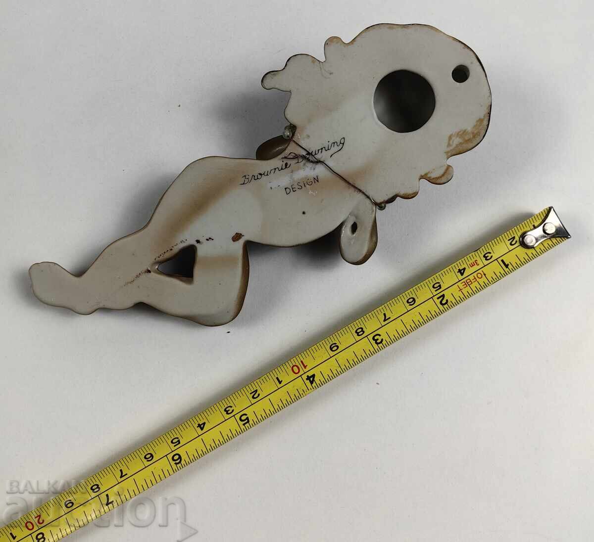 Delivery of GIRL PORCELAIN FIGURE PORCELAIN STATUETTE Delivery of GIRL PORCELAIN FIGURE PORCELAIN STATUETTE