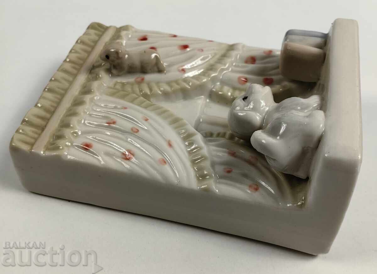 CÂINE PISOI PERDEA PORȚELAN FIGURĂ STATUETĂ PORȚELAN - 7 CÂINE PISOI PERDEA PORȚELAN FIGURĂ STATUETĂ PORȚELAN - 7