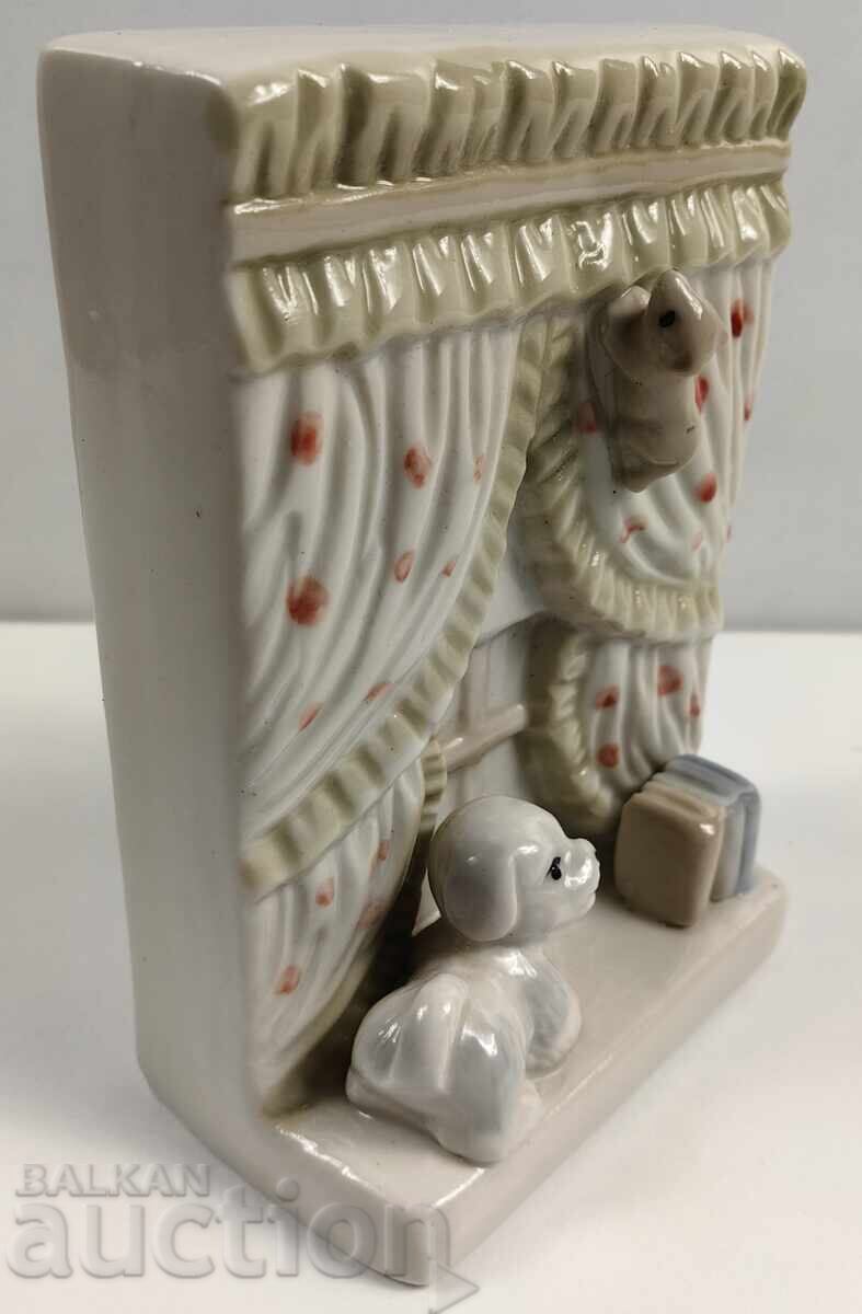 CÂINE PISOI PERDEA PORȚELAN FIGURĂ STATUETĂ PORȚELAN cu preț 25.00 BGN | € 12.78 CÂINE PISOI PERDEA PORȚELAN FIGURĂ STATUETĂ PORȚELAN cu preț 25.00 BGN | € 12.78