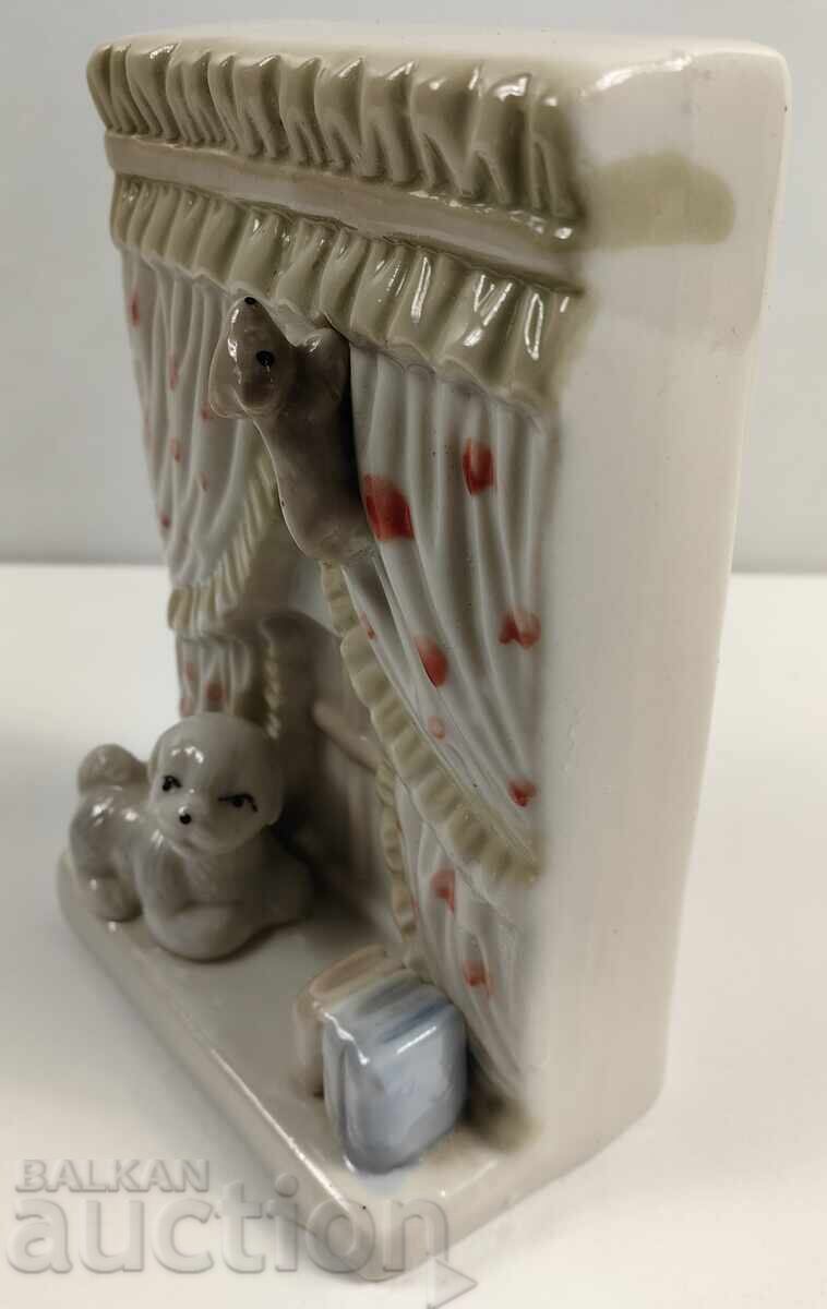 Licitație CÂINE PISOI PERDEA PORȚELAN FIGURĂ STATUETĂ PORȚELAN Licitație CÂINE PISOI PERDEA PORȚELAN FIGURĂ STATUETĂ PORȚELAN