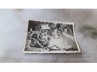 Photo Three young girls at a swimming pool