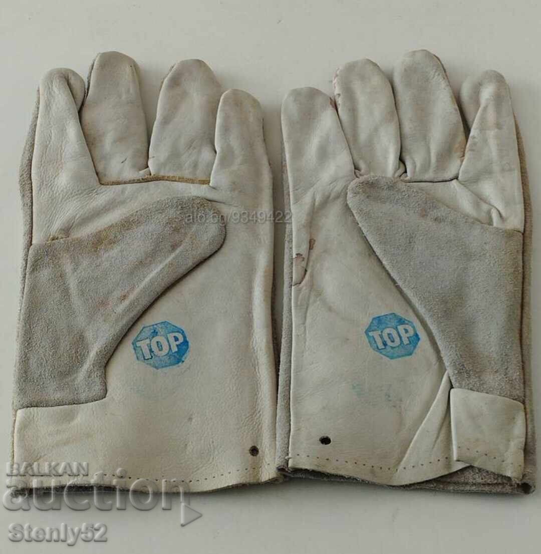 XXL suede work gloves. XXL suede work gloves.