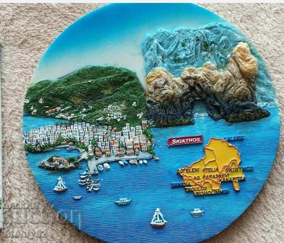 Un suvenir mare de agățat pe un perete de pe insula Skiathos-Grecia. Un suvenir mare de agățat pe un perete de pe insula Skiathos-Grecia.