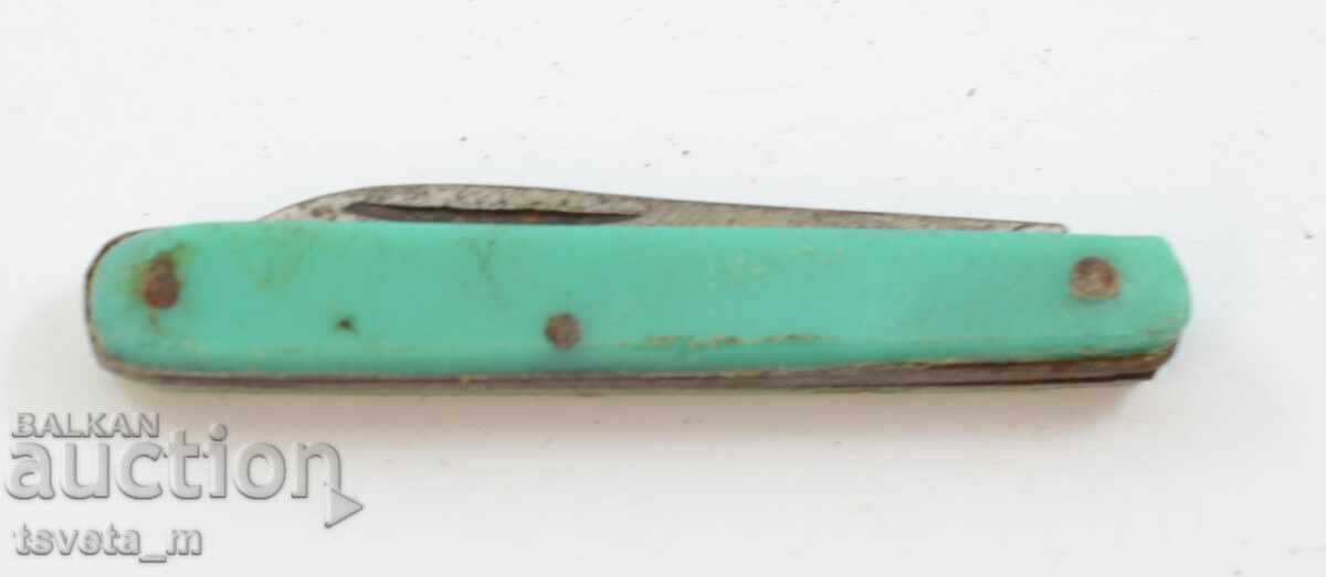 Ένα μικρό μαχαίρι τσέπης με τιμή 5.00 BGN | € 2.56 Ένα μικρό μαχαίρι τσέπης με τιμή 5.00 BGN | € 2.56