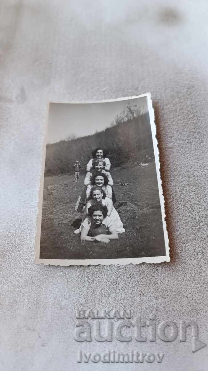 Photo Five young girls on the lawn