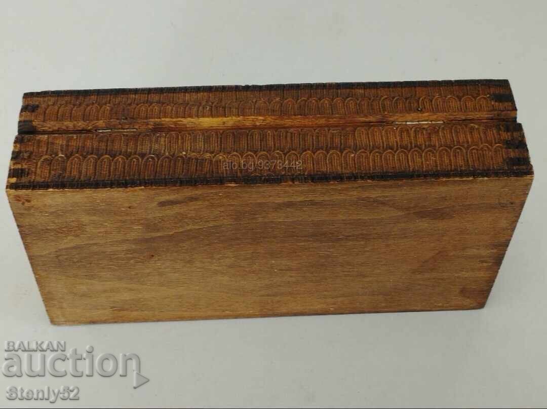 Auction  Old wooden pyrographed box from Soca.