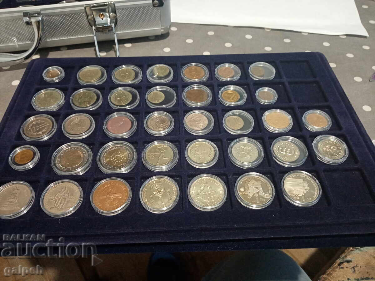 Auction  NRB, RB-COLLECTION OF COMMEMORATIVE AND EXCHANGE COINS IN A CASE