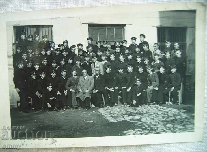 Παλαιοί μαθητές και δάσκαλος φωτογραφίας, Κιουστεντίλ 1942. με τιμή 2.00 BGN | € 1.02 Παλαιοί μαθητές και δάσκαλος φωτογραφίας, Κιουστεντίλ 1942. με τιμή 2.00 BGN | € 1.02