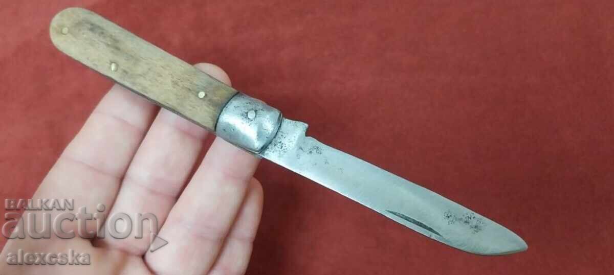 Cuțit pliabil vechi cu preț 27.00 BGN | € 13.80 Cuțit pliabil vechi cu preț 27.00 BGN | € 13.80