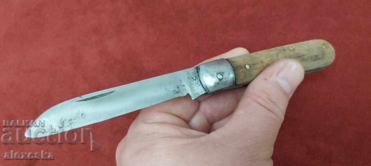 Cuțit pliabil vechi Cuțit pliabil vechi