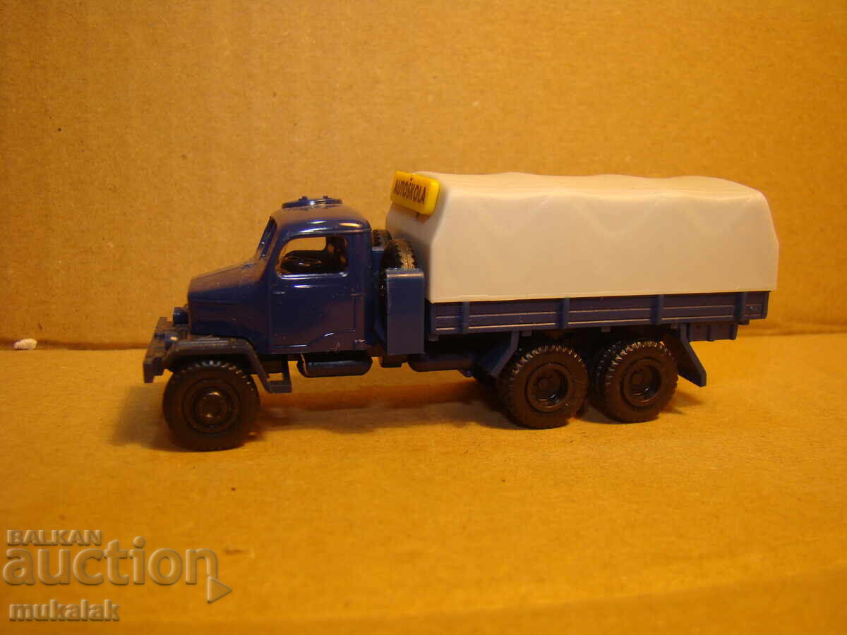 JUCA?? H0 1/87 PRAGA TRUCK MODEL TRACTOR TRACTOR