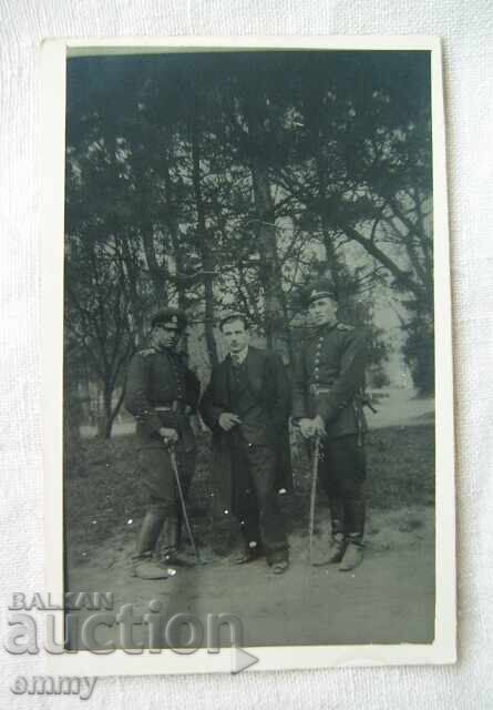 Ofițeri foto vechi, militari cu uniforme și sabie