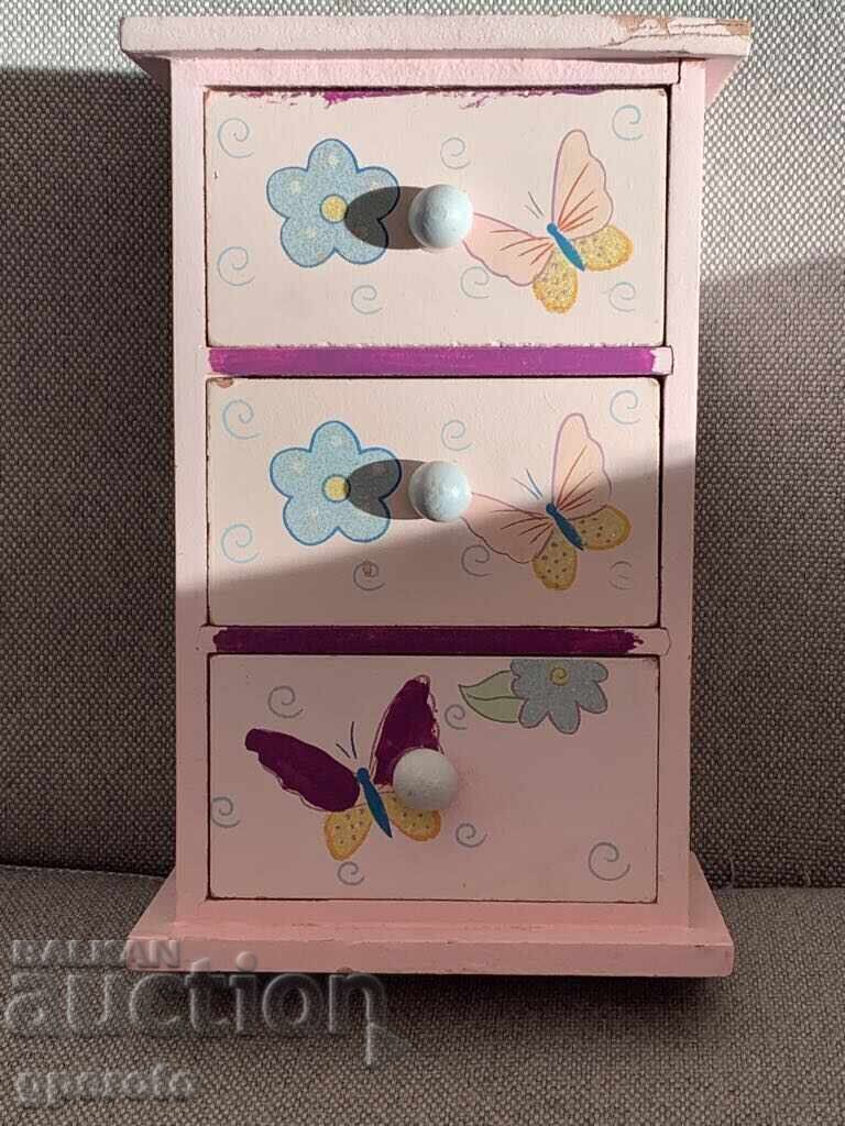 Large old, beautiful, wooden art jewelry box with price 5.00 BGN | € 2.56 Large old, beautiful, wooden art jewelry box with price 5.00 BGN | € 2.56