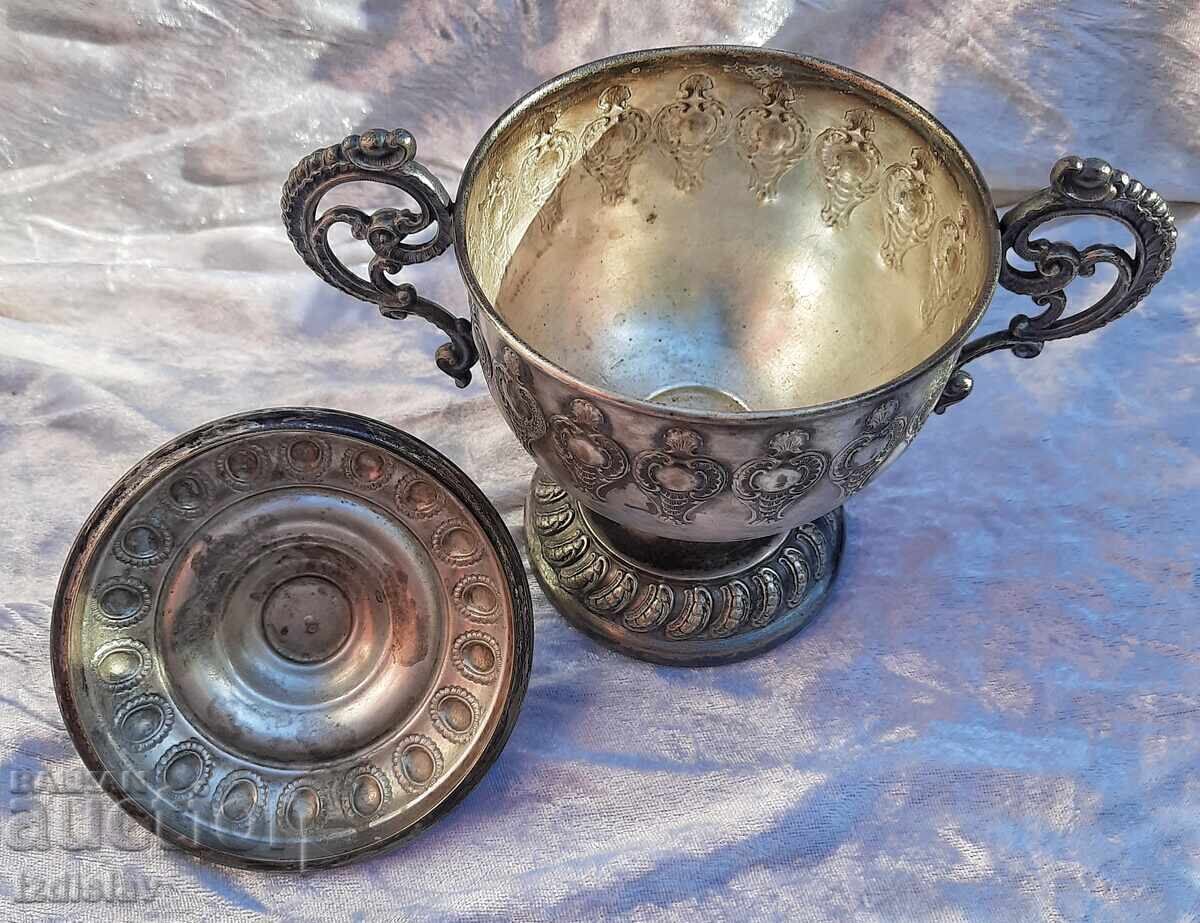 Vasă de zahăr antic înainte de 1900. cu preț € 140.00 | 273.82 BGN Vasă de zahăr antic înainte de 1900. cu preț € 140.00 | 273.82 BGN