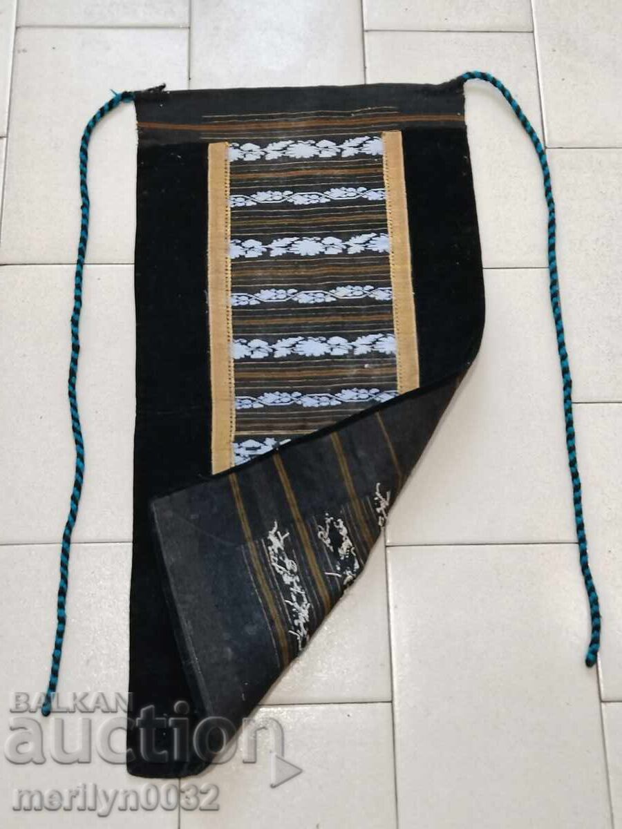 Аукцион Престилка от чеиз народна носия, сукман, пищимал Аукцион Престилка от чеиз народна носия, сукман, пищимал