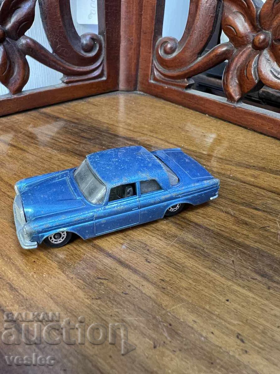 Количка Модел Matchbox Мачбокс BG Мерцедес 300se Mercedes