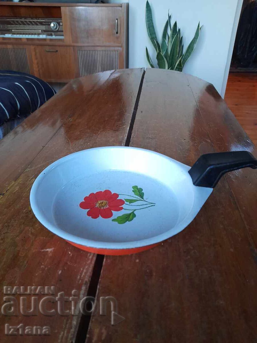 Old enameled omelet pan, pan Old enameled omelet pan, pan