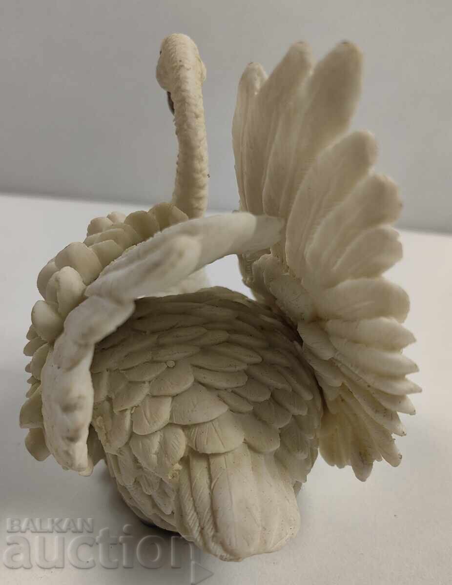 Delivery of SWAN FIGURE STATUETTE HEALTHY MATERIAL UNKNOWN Delivery of SWAN FIGURE STATUETTE HEALTHY MATERIAL UNKNOWN