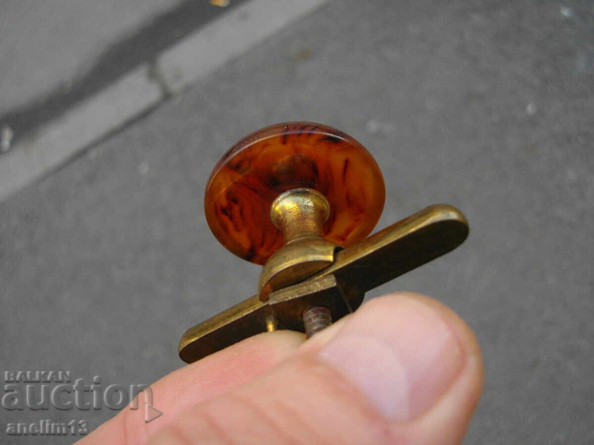 MÂNĂ VECHIĂ CHHLIBUL BAKELIT CATALIN - 7 MÂNĂ VECHIĂ CHHLIBUL BAKELIT CATALIN - 7