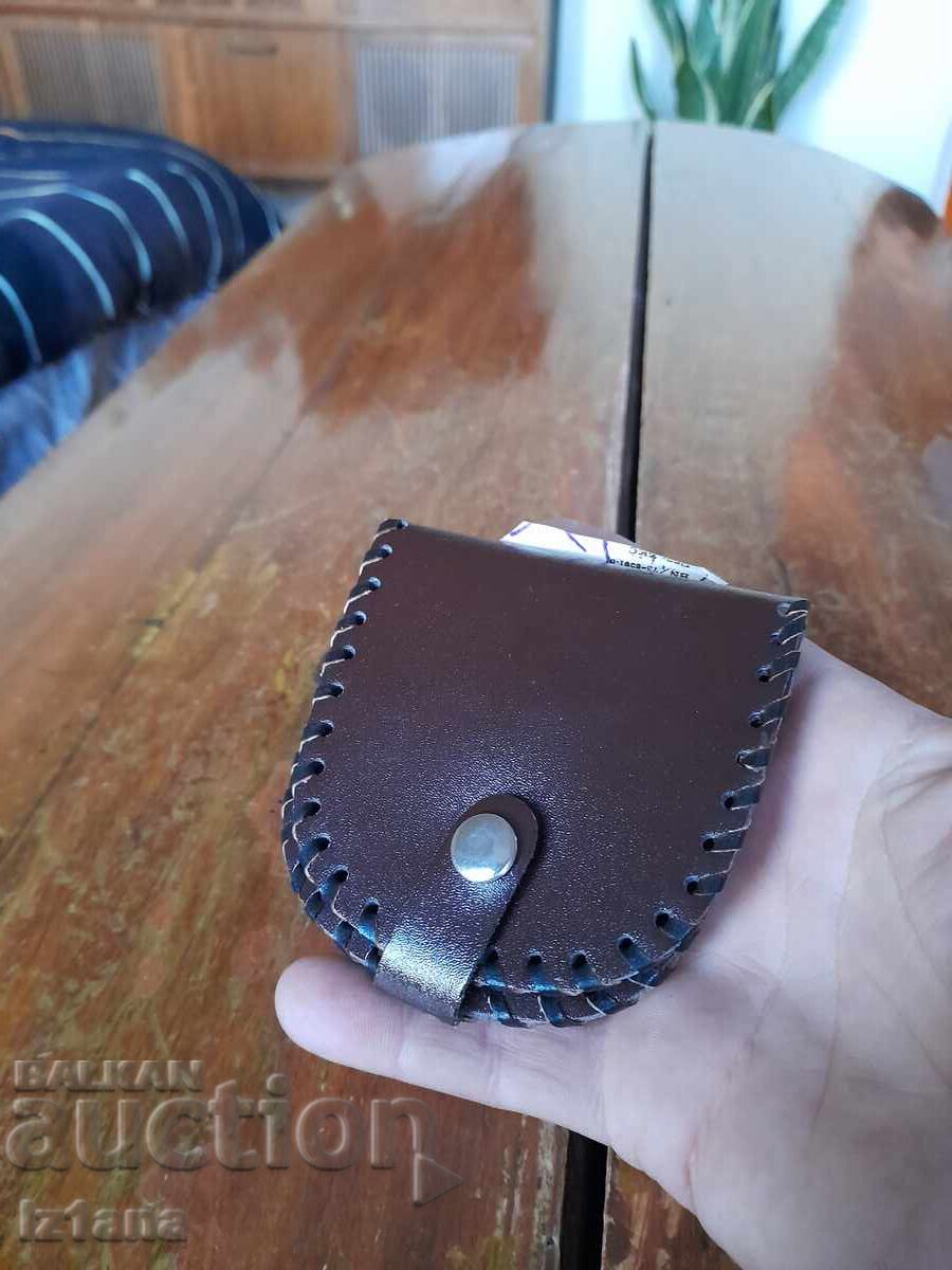 Poșetă bătrână din piele cu preț 27.00 BGN | € 13.80