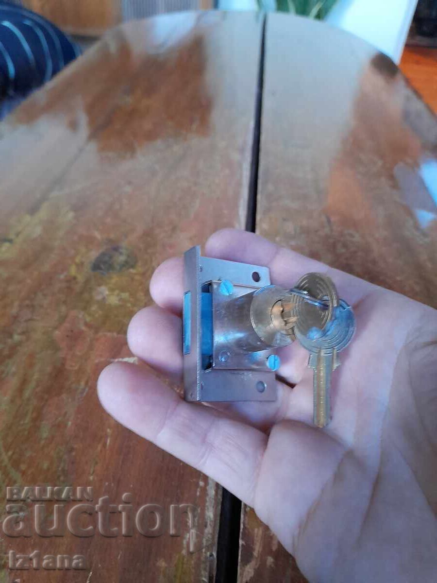 Old lock, padlock with price 27.00 BGN | € 13.80 Old lock, padlock with price 27.00 BGN | € 13.80