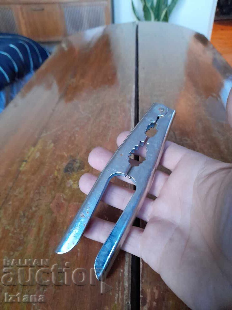 Old nutcracker with price 14.00 BGN | € 7.16 Old nutcracker with price 14.00 BGN | € 7.16