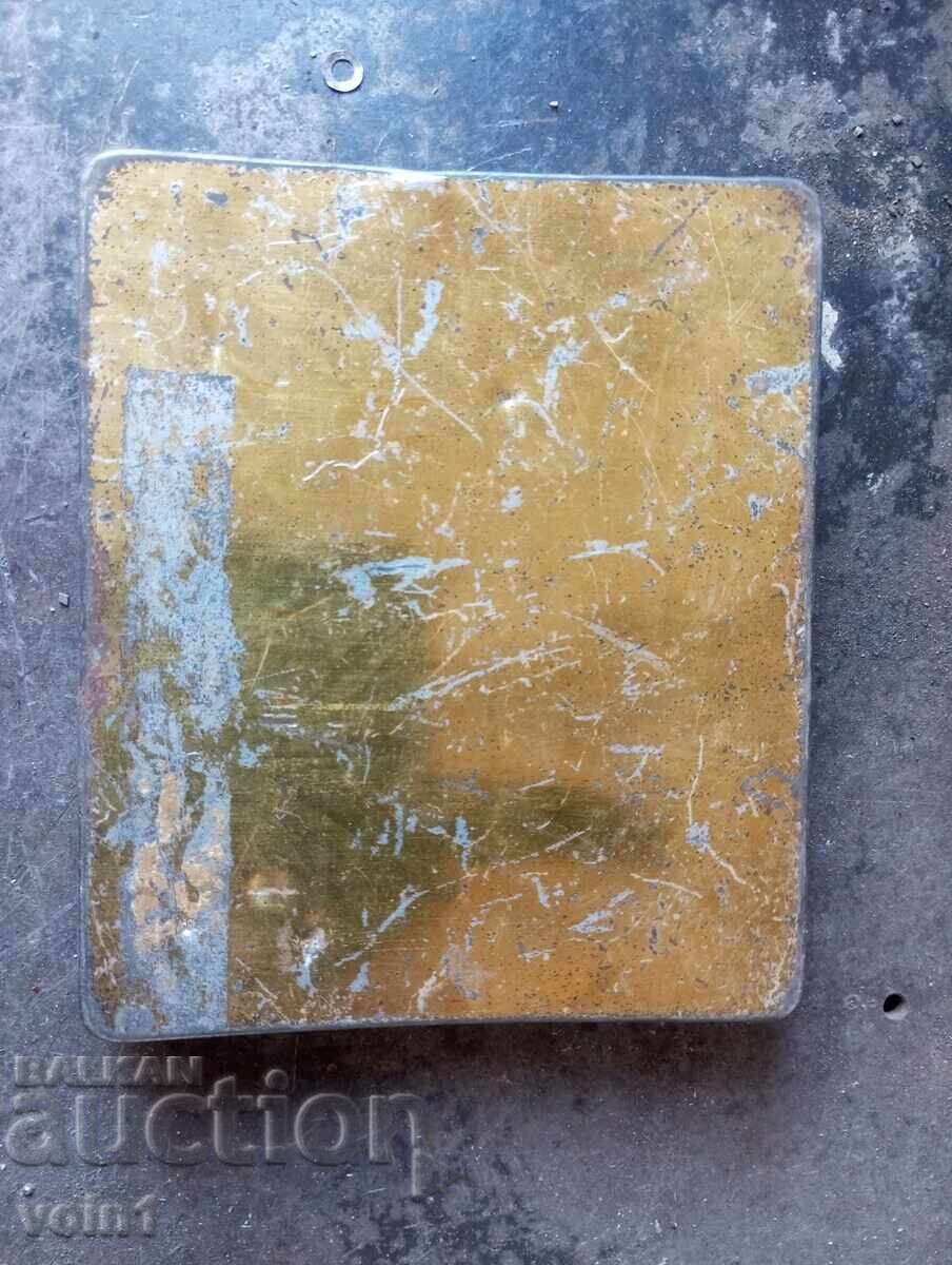 Metal cigarette box with price 30.00 BGN | € 15.34