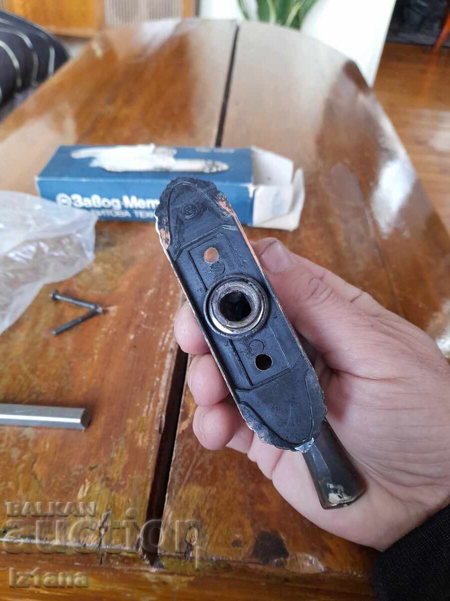 Delivery of Old window lock handle
