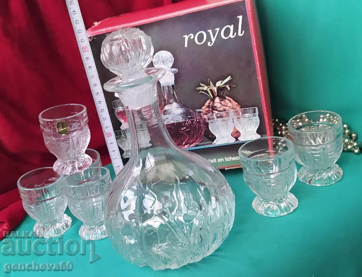 Κρυστάλλινο σερβίτσιο ROYAL καράφα, ποτήρια σε κουτί με τιμή 40.00 BGN | € 20.45 Κρυστάλλινο σερβίτσιο ROYAL καράφα, ποτήρια σε κουτί με τιμή 40.00 BGN | € 20.45