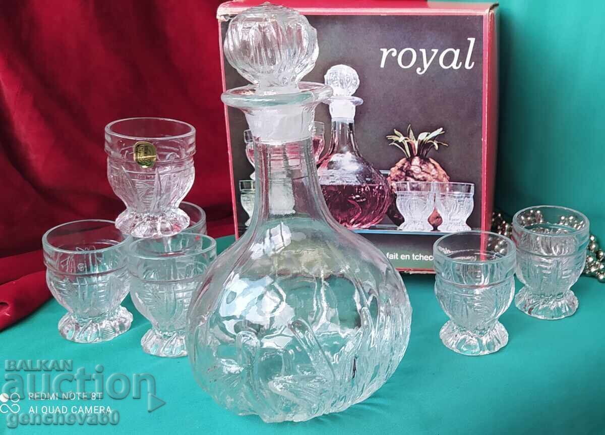 Serviciu de cristal ROYAL, carafă, pahare în cutie Serviciu de cristal ROYAL, carafă, pahare în cutie