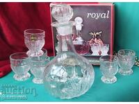 Beautiful service, "royal" 6 aperitif glasses and carafe