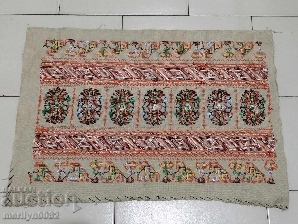 Embroidery for a pillowcase costume - 7